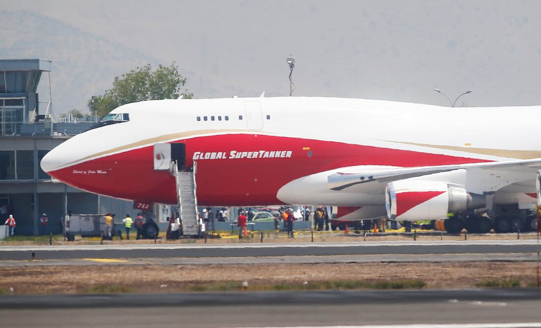 El Supertranker Boeing 747-400 es una donación de la fundación Vientos Sur, de la chilena residente en Estados Unidos Lucy Ana Avilés (Foto: EFE)
