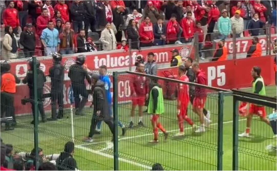 Los jugadores del Toluca recibieron todo tipo de insultos en el Nemesio Díez. FOTO: CAPTURA DE VIDEO