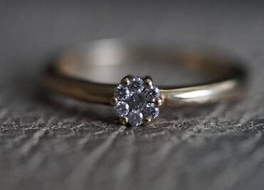 Alertan de nuevo fraude en Aguascalientes; enamoran mujeres y las hacen pagar el anillo de compromiso