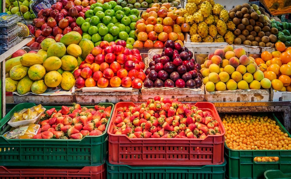 Durante febrero, optar por frutas y verduras de temporada puede hacer la diferencia en tus gastos mensuales. Foto: Freepik