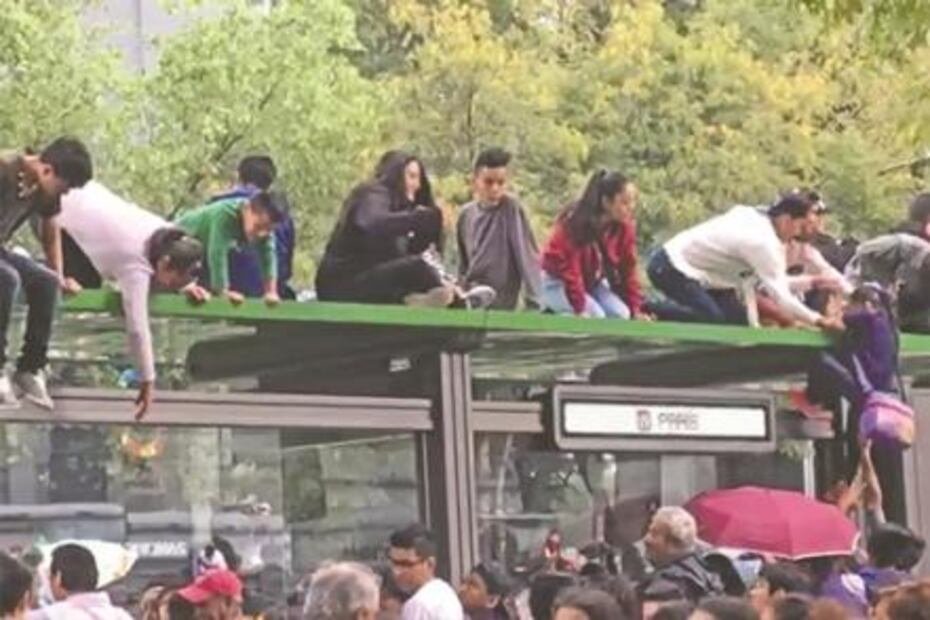 Lluvia no resta ánimo a desfile de catrinas