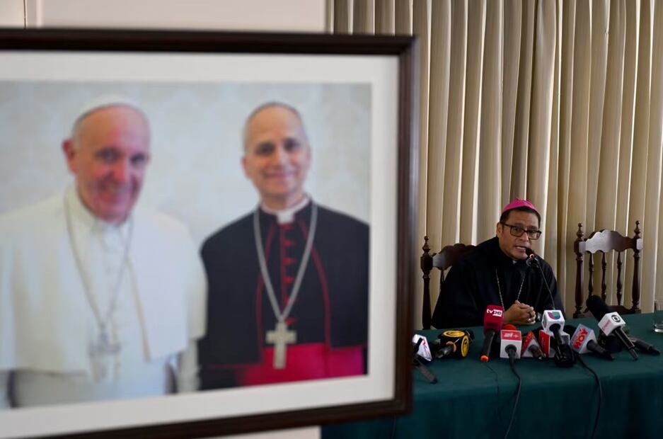 El obispo Edinson Farfán en conferencia de prensa en Chiclayo. (Foto: AP)
/ ERNESTO BENAVIDES