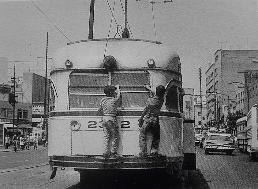 Niños mosca, Av. Coyoacán, Ciudad de México, 12 de marzo de 1970. Foto: PAULINA LAVISTA