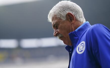 VIDEO: Tuca Ferretti protagoniza arranque de furia y abandona la conferencia de prensa