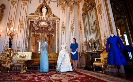 Buckingham prepara exposición con ropa de Isabel II