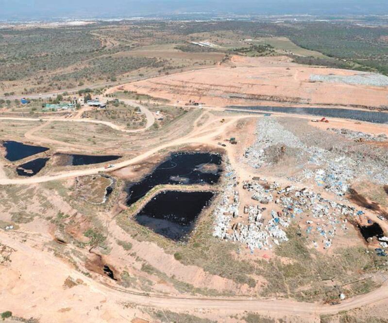 En el relleno sanitario San Nicolás ya son evidentes las afectaciones al suelo por escurrimientos de líquidos contaminantes. ESPECIAL