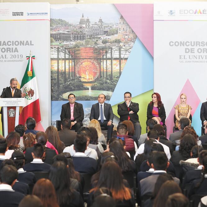 El director de la Fundación Ealy Ortiz, A. C., Enrique Bustamante Martínez, abanderó el certamen en el Centro Cultural Toluca. Foto/JORGE ALVARADO. EL UNIVERSAL