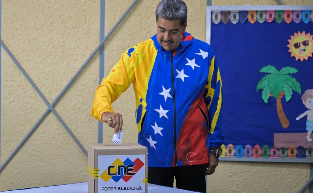 El presidente venezolano, Nicolás Maduro, emite su voto durante las elecciones presidenciales, en Caracas. Foto: AFP