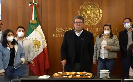 Ricardo Monreal parte rosca y recuerda a José Manuel del Río: "resentimos su ausencia"