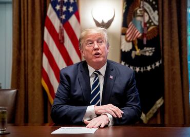 Trump dice que se "expresó mal" y acepta conclusión de inteligencia sobre injerencia rusa