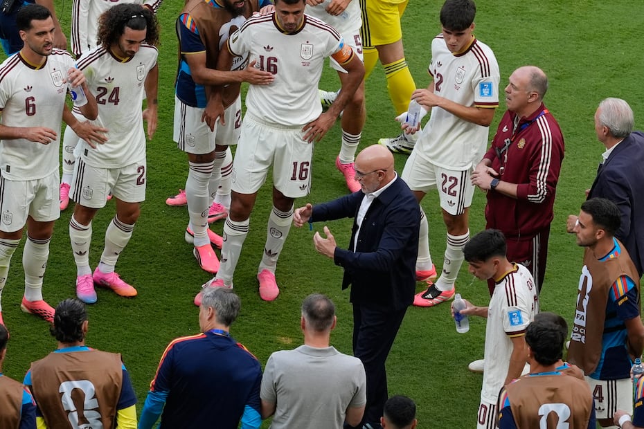 Luis de la Fuente con la selección de España, durante la tercera fecha de la Fase de Grupos del Mundial de 2026 - Foto: AP