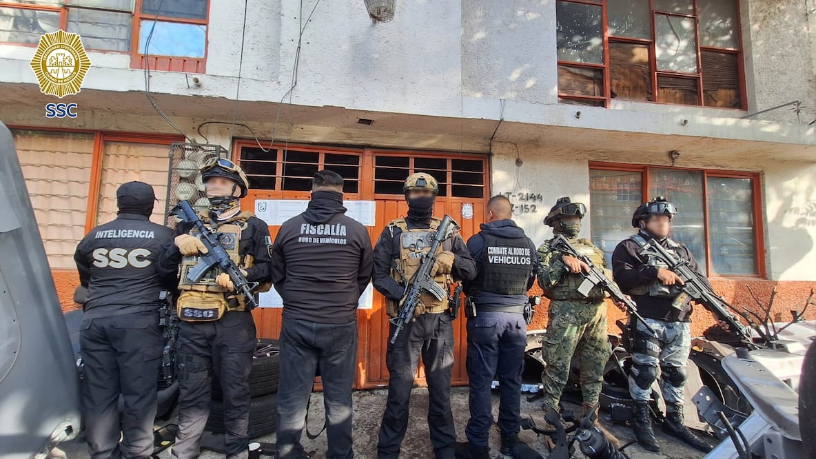 Elementos de la policía y Fiscalía capitalina, así como Marina, Defensa y Guardia Nacional,  realizaron el decomiso de casi media tonelada de autopartes en la GAM. (Foto: especial)