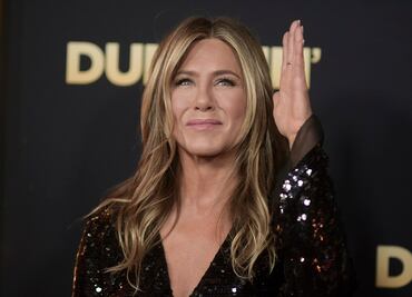 Jennifer Aniston hace topless a sus 50 años de edad