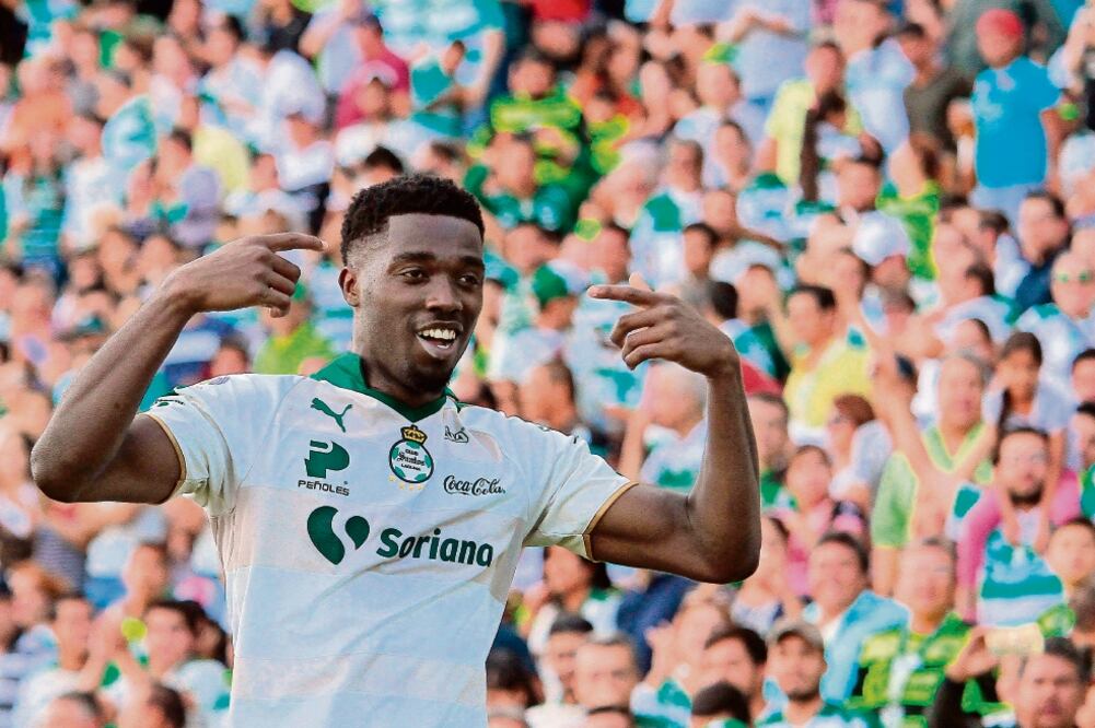 Tavares hizo la solitaria anotación que catapultó al santos Laguna (ÓSCAR WONG. AFP)