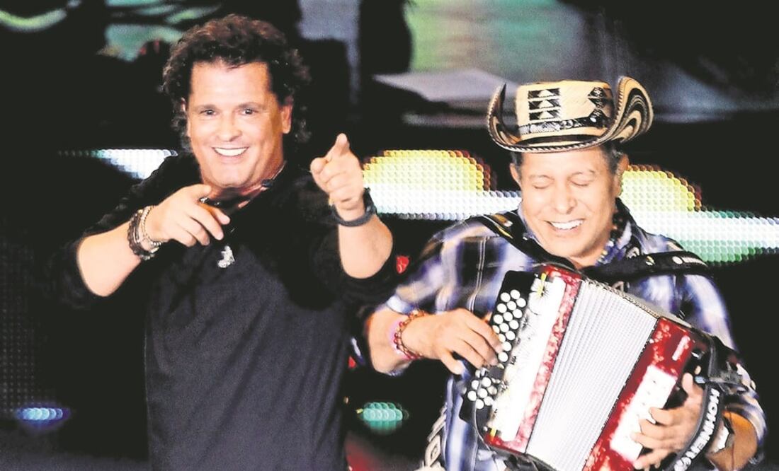 Vives (izq.) deleitó en el Auditorio Nacional con temas como “La gota fría”. (PEDRO SÁNCHEZ. NOTIMEX)