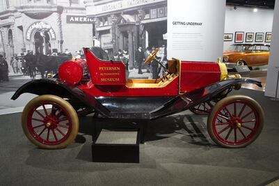 Conoce uno de los museos de autos más grande del mundo