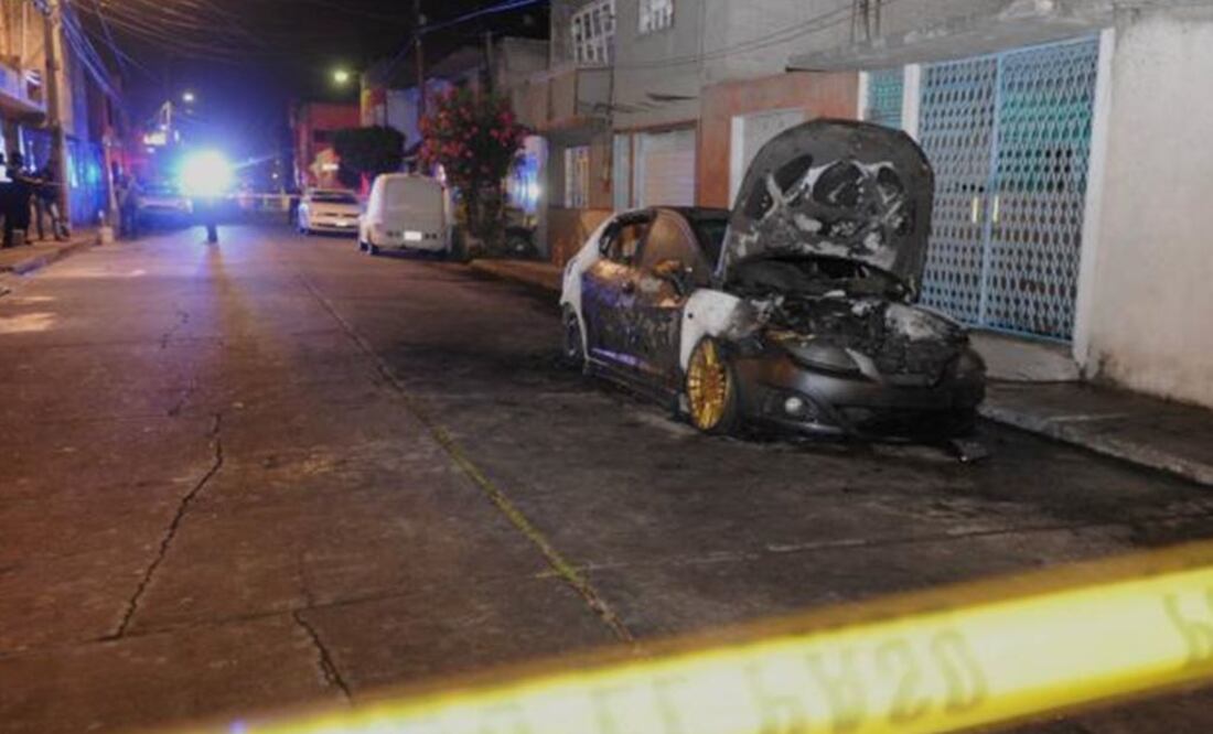 Decapitan y calcinan a dos en auto en Ecatepec