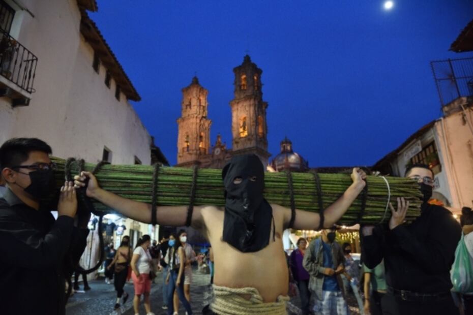 Encruzados de Taxco, tradición de hace 400 años vuelve a dos años de ausencia por Covid 