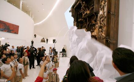 Slim devela en Soumaya "La puerta del Infierno", de Rodin