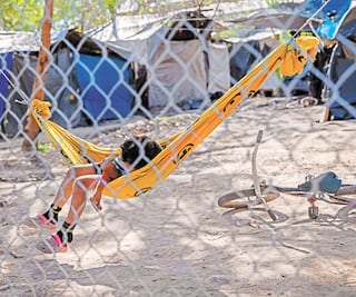 EU frena expulsión por Covid de niños migrantes