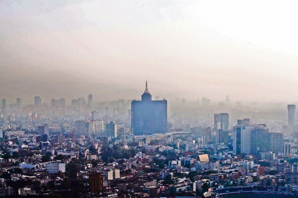 Autoridades consideran que otorgar holograma cero a un auto con base en la prueba tradicional de emisiones afectaría la calidad del aire de la megalópolis (ARCHIVO EL UNIVERSAL)