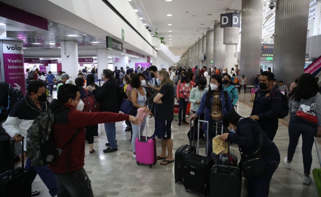 Desde muy temprano, el ir y venir de personas, nacionales y extranjeros, fue notorio en la Terminal ubicada al Oriente de la CDMX. Foto: Germán Espinosa