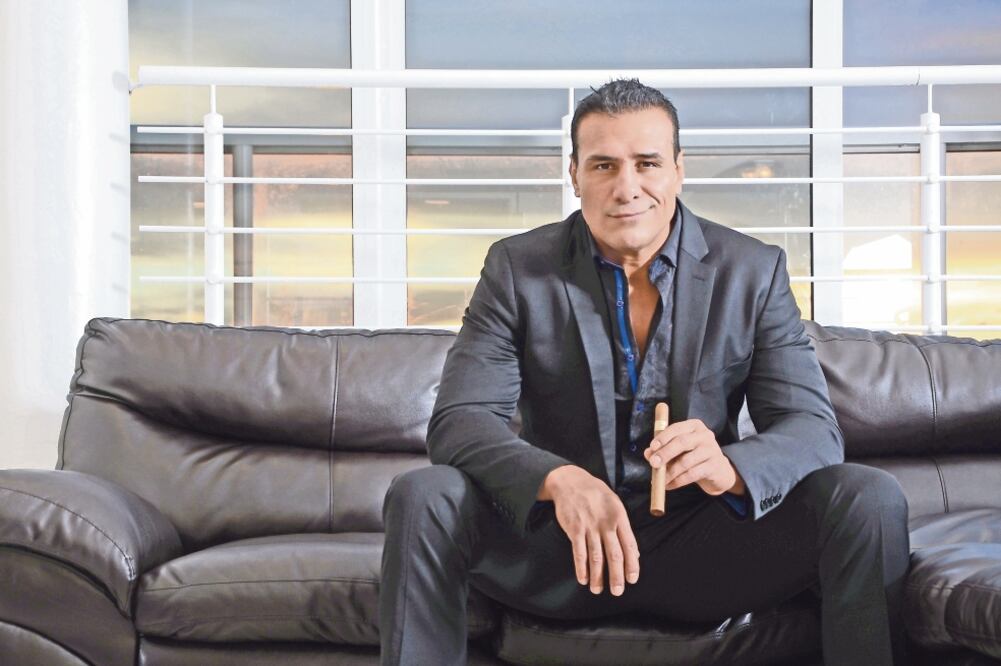 Alberto Rodríguez, luchador y ex combatiente de las artes marciales preside el proyecto de Combate Américas y quiera apoyar a los latinos (FOTOS: TV AZTECA)