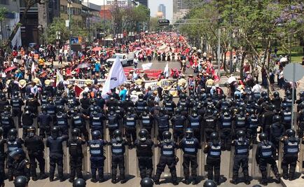 Marcha de campesinos llega a Avenida Juárez