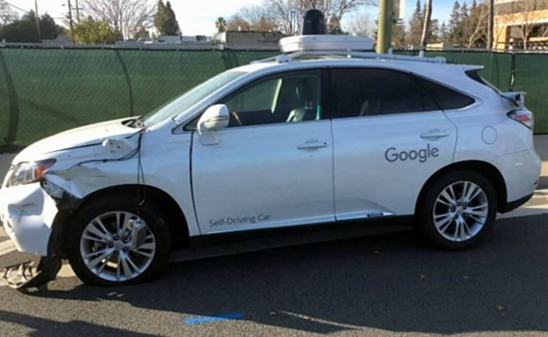 El vehículo de Google iba a 24 kilómetros por hora y chocó contra el bus a pesar de estar equipado con cámaras 