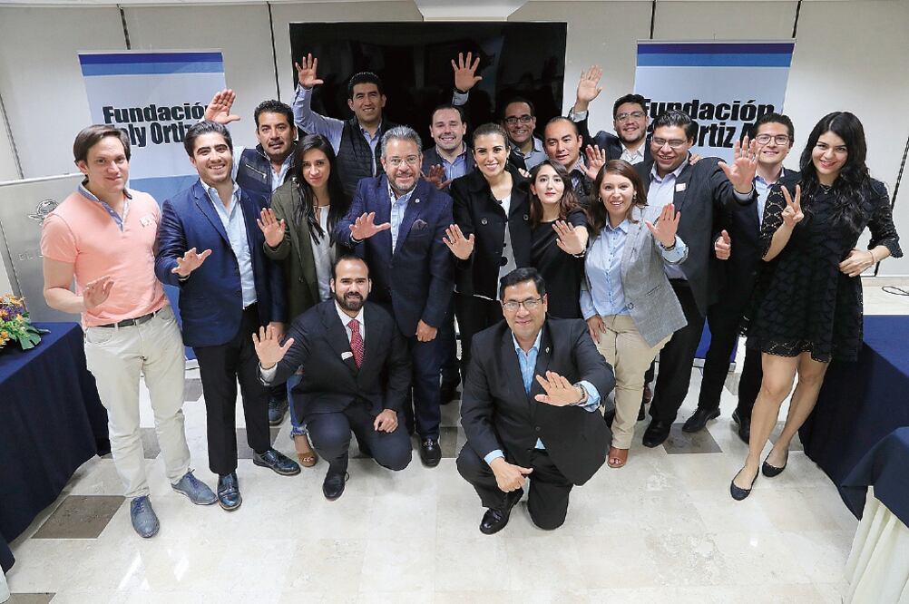 Una veintena de campeones y excampeones del Concurso Nacional de Oratoria de El Gran Diario de México se reunieron en el Salón Félix Fulgencio Palavicini de EL UNIVERSAL para analizar el debate. Foto: IRVIN OLIVARES. EL UNIVERSAL