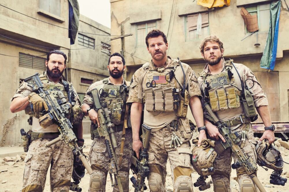 El grupo de élite la marina de EU, a cargo de Jason Hayes, enfrenta amenazas terroristas, entre otras situaciones de caos. Foto: FOTOS: CANAL AXN