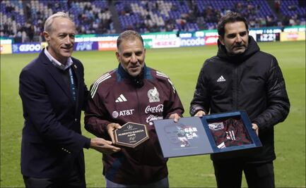 Alberto García Aspe es reconocido por la Selección Mexicana, previo al México vs Valencia