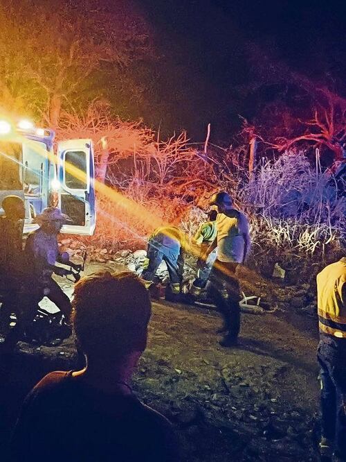 De los seis fallecidos, cuatro son policías —tres elementos de la Fiscalía y uno del municipio— y dos más son civiles. Foto: Especial