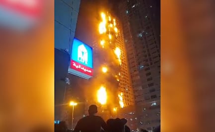 VIDEO: Incendio arrasa con edificio residencial en Emiratos Árabes Unidos