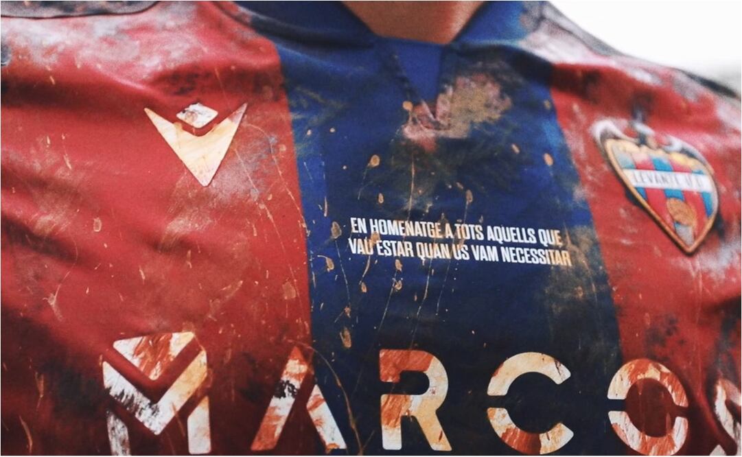 FOTO: Levante utiliza camiseta llena de lodo en homenaje a las personas afectadas por DANA - @LevanteUD