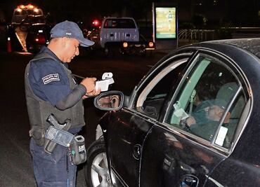 Detienen a mujer tras chocar con patrulla al evadir punto de alcoholímetro en alcaldía Benito Juárez