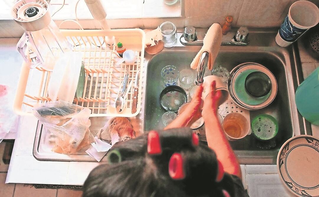 En el país, la carga de los quehaceres domésticos y el cuidado de los hijos recae en las mujeres, lo que también es considerado un tipo de violencia. Foto: ARCHIVO EL UNIVERSAL