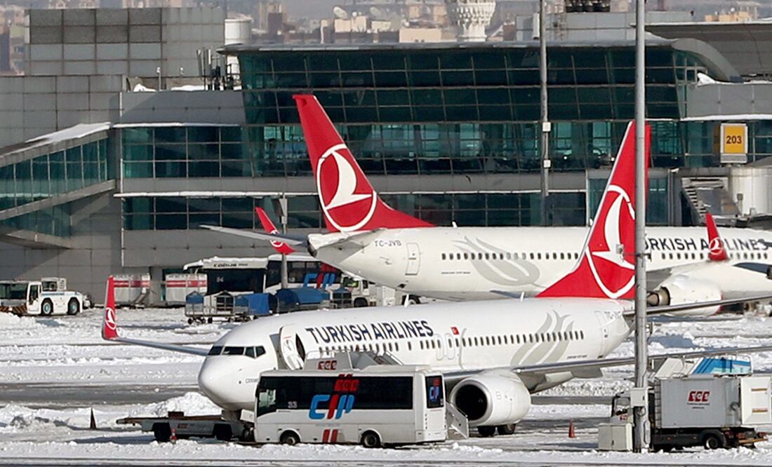 Un vuelo de Turkish Airlines se estrelló en una zona residencial cerca de la capital de Kirguistán, Bishkek. FOTO: Archivo/EFE