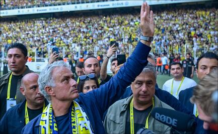 Así fue la emotiva presentación de José Mourinho como nuevo DT del Fenerbahçe