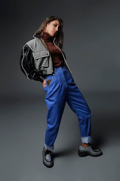 Desafía las reglas con un look masculino