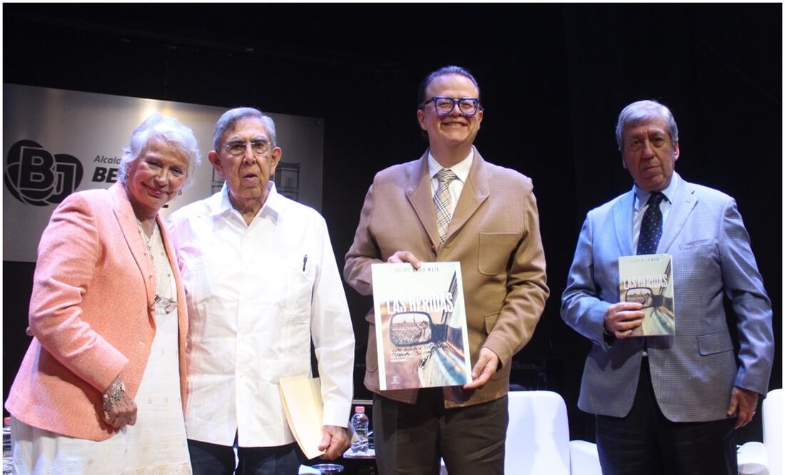 Felipe de la Mata Pizaña presenta su libro "Las heridas", acompañado de Cuauhtémoc Cárdenas y Olga Sánchez Cordero. Foto: Francisco Rodríguez/EL UNIVERSAL