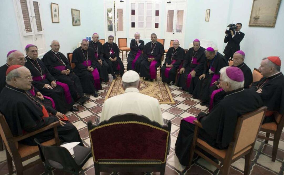 El papa Francisco durante una reunión con obispos en Santiago de Cuba. EFE/L'osservatore Romano