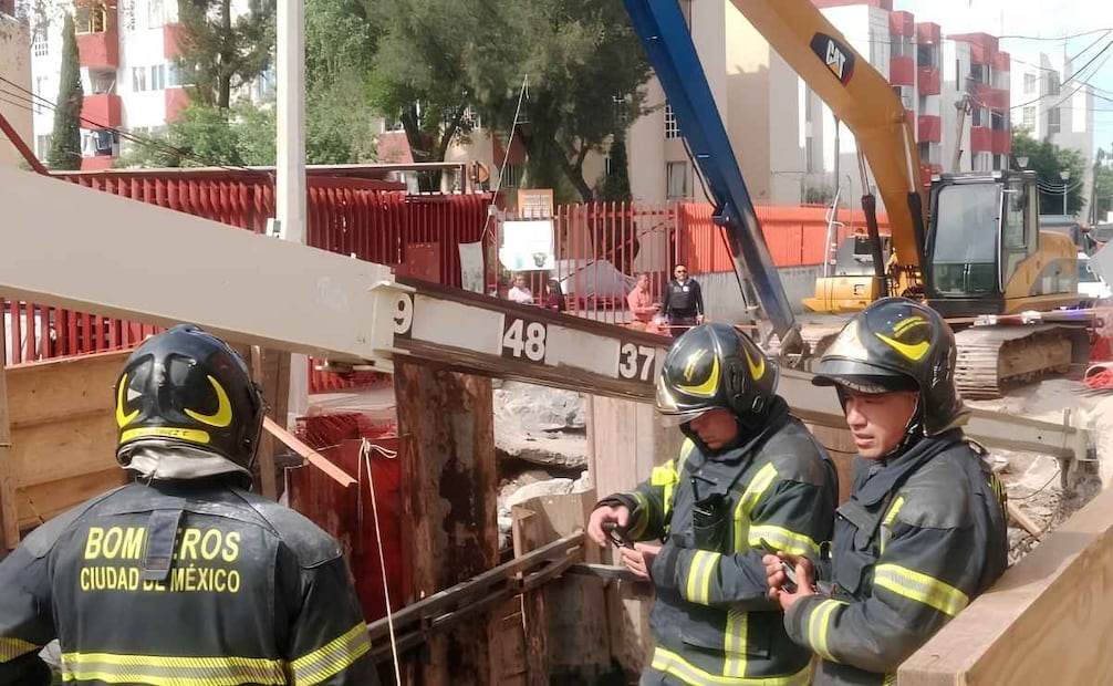Una pluma de construcción de 20 metros se desplomó en la alcaldía Iztacalco. | Foto: Especial.