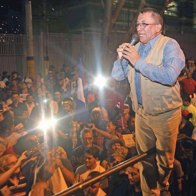 El ex diputado del Partido Libre, Bartolo Fuentes, fue detenido en Guatemala y expulsado a Honduras el martes pasado (JOHNY MAGALLANES. AFP)