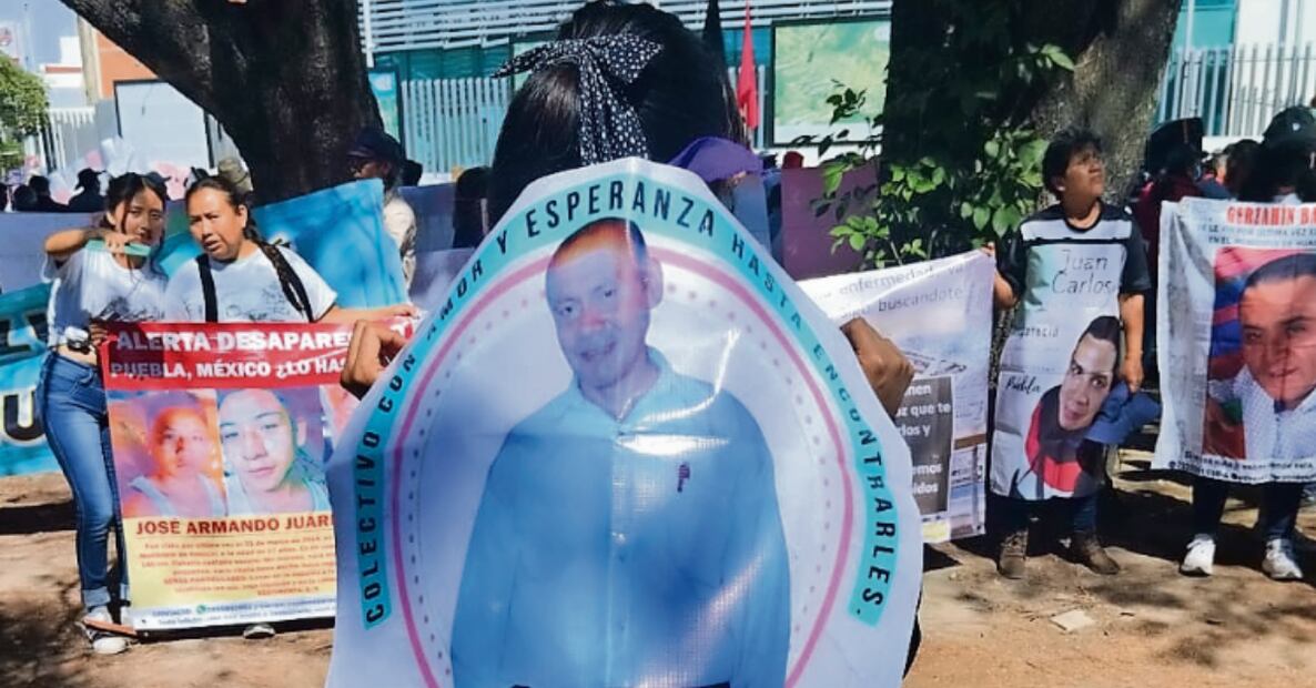 Personal de la fiscalía pidió a Gabriela que dejara de manifestarse porque entorpecían las investigaciones. Foto: Eloy Linares