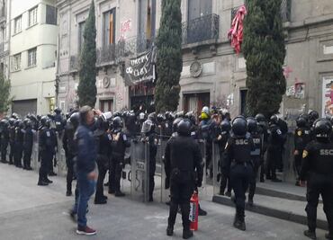 Policía recupera casa de CNDH en Centro Histórico tras agresión a mujer por encapuchadas