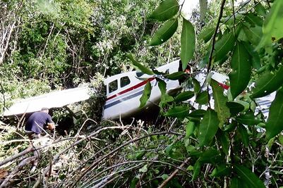 Sobreviven 4 turistas a desplome de avioneta en Q. Roo