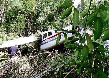 Sobreviven 4 turistas a desplome de avioneta en Q. Roo