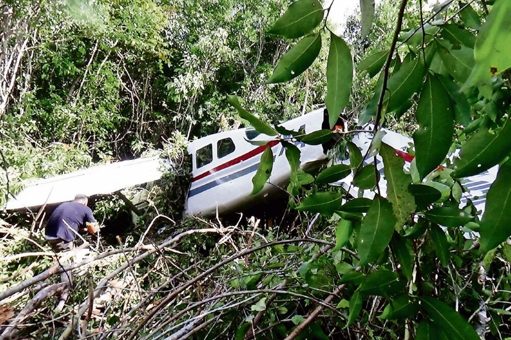 Elementos de Seguridad Pública de Solidaridad, bomberos y de Protección Civil implementaron un operativo para apoyar a los accidentados (AYUNTAMIENTO DE SOLIDARIDAD)