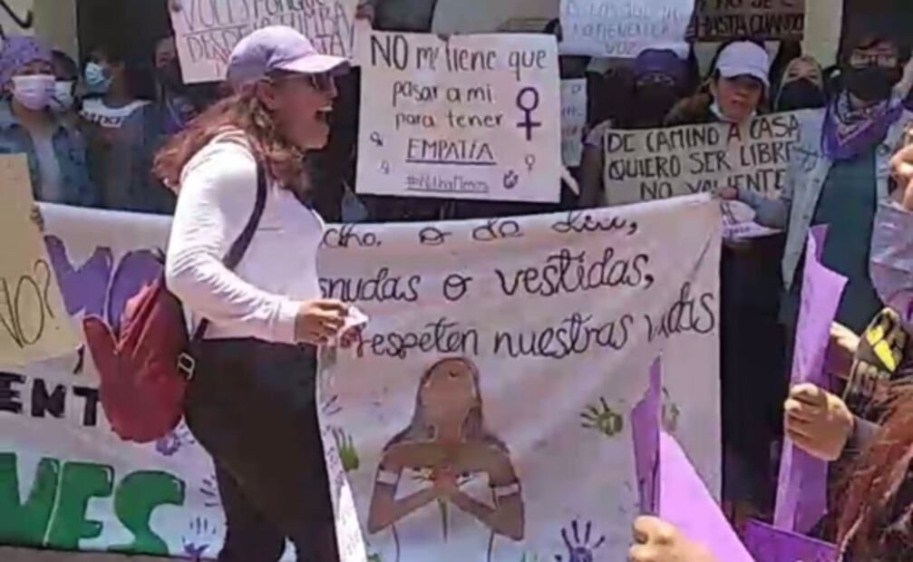 "Estado corrupto por tu culpa estoy de luto"; feministas bloquean la México-Cuautla por asesinato de una mujer 